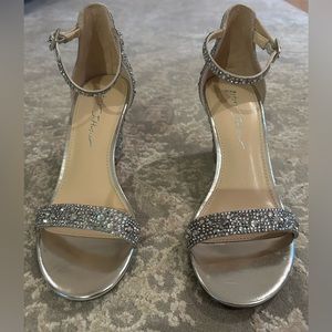 BETSEY JOHNSON SILVER RHINESTONE DEBI SANDALS ankle strap one inch heel Size 7.5